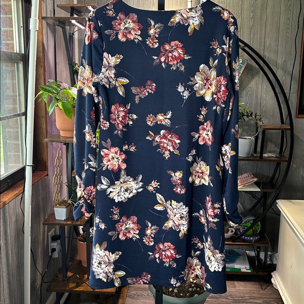 New R&K Dress - Picture 4 of 5